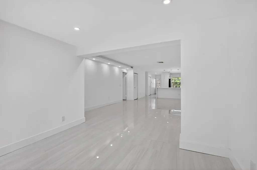9272 Vista Del Lago Boca Raton FL 33428