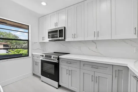 9272 Vista Del Lago Boca Raton FL 33428