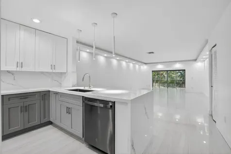 9272 Vista Del Lago Boca Raton FL 33428