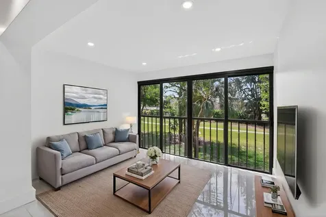 9272 Vista Del Lago Boca Raton FL 33428