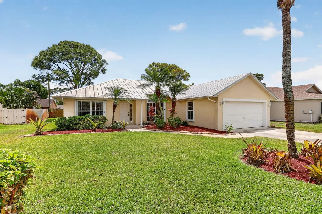 2534 SW Grotto Circle Port St Lucie FL 34953