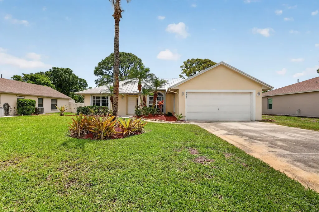 2534 SW Grotto Circle Port St Lucie FL 34953