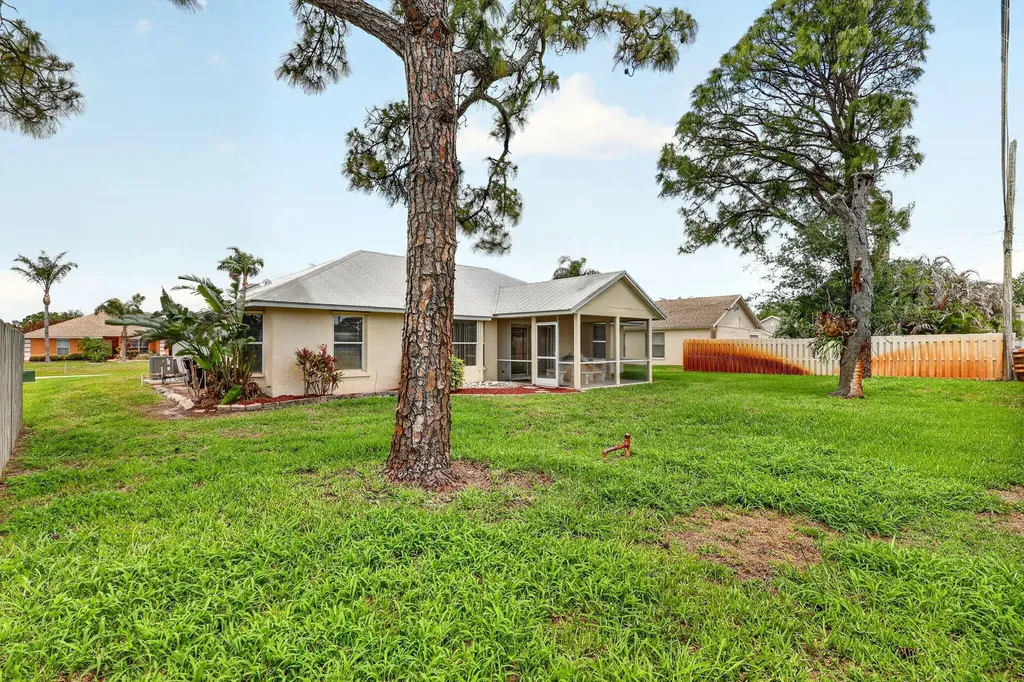2534 SW Grotto Circle Port St Lucie FL 34953