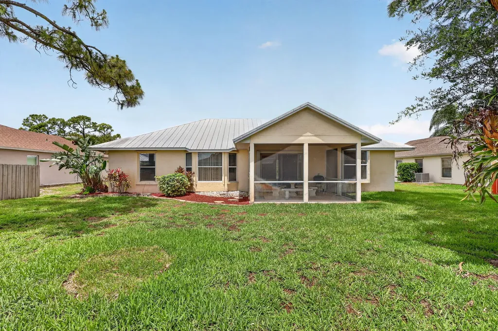 2534 SW Grotto Circle Port St Lucie FL 34953
