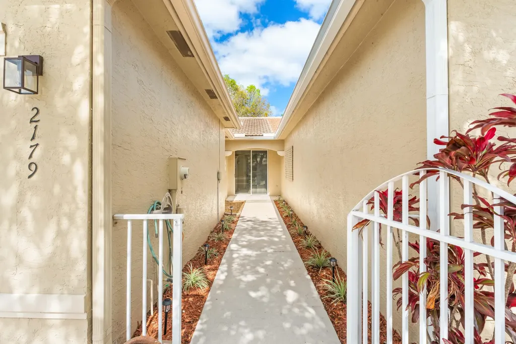 2179 Man Of War West Palm Beach FL 33411