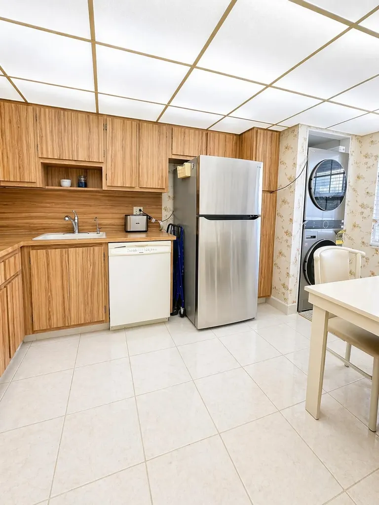 4015 W Palm Aire Drive Pompano Beach FL 33069