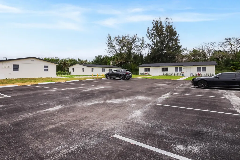 4595 Old Military Trail West Palm Beach FL 33417