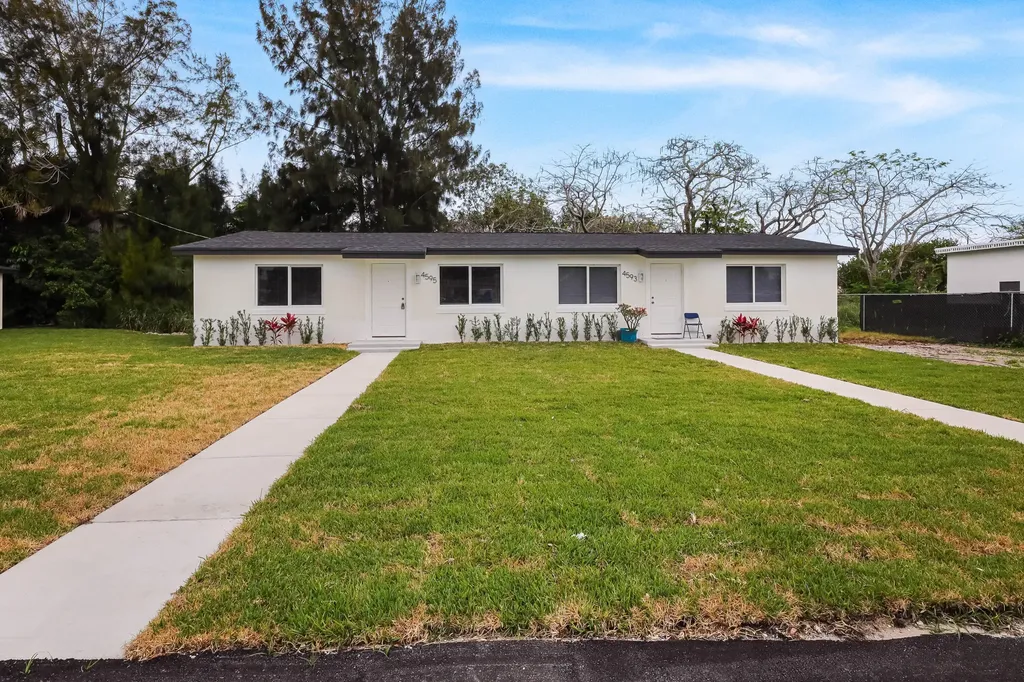 4595 Old Military Trail West Palm Beach FL 33417