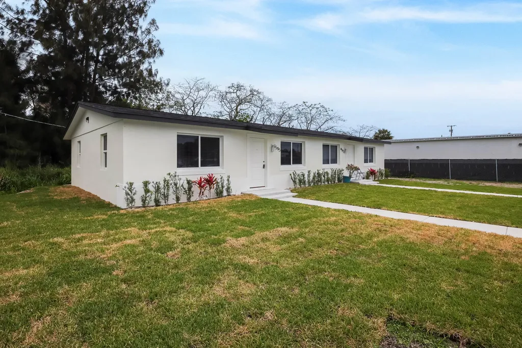 4595 Old Military Trail West Palm Beach FL 33417