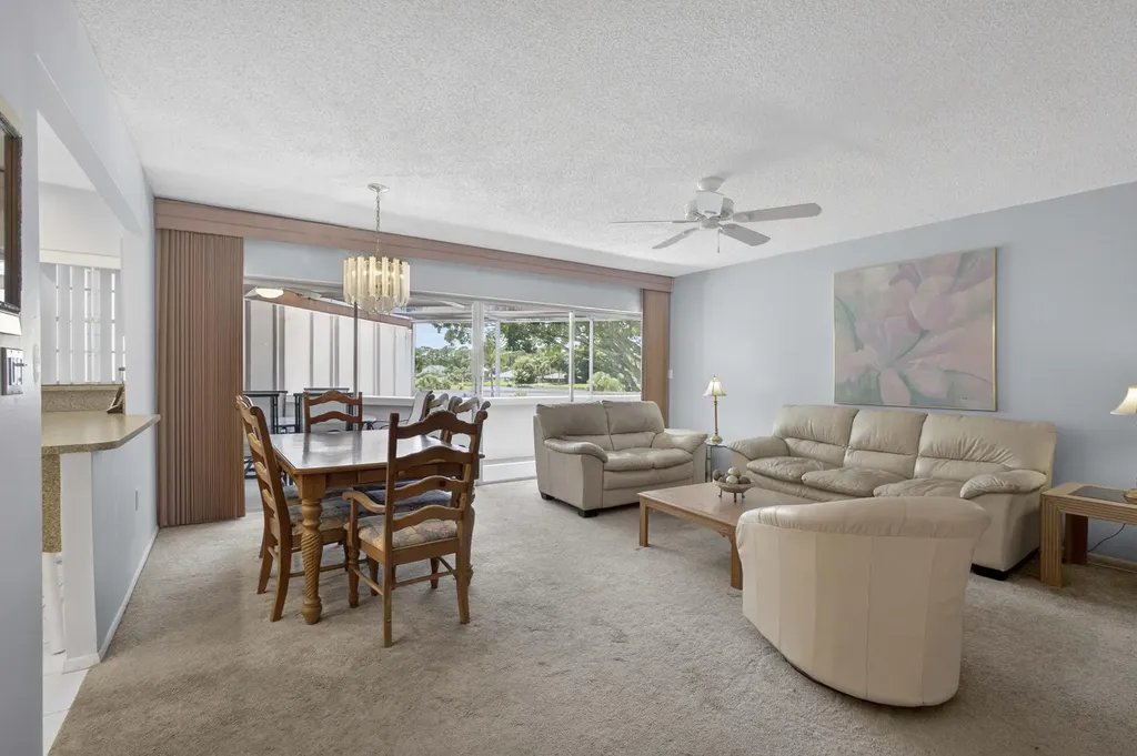 3 Greenway Village N Royal Palm Beach FL 33411