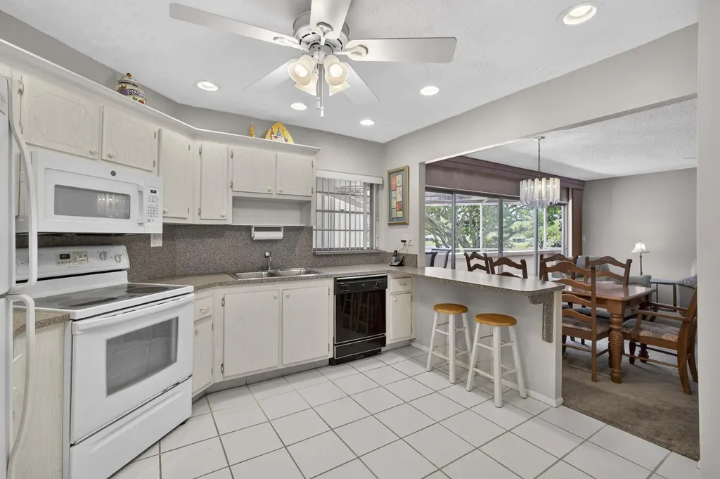 3 Greenway Village N Royal Palm Beach FL 33411