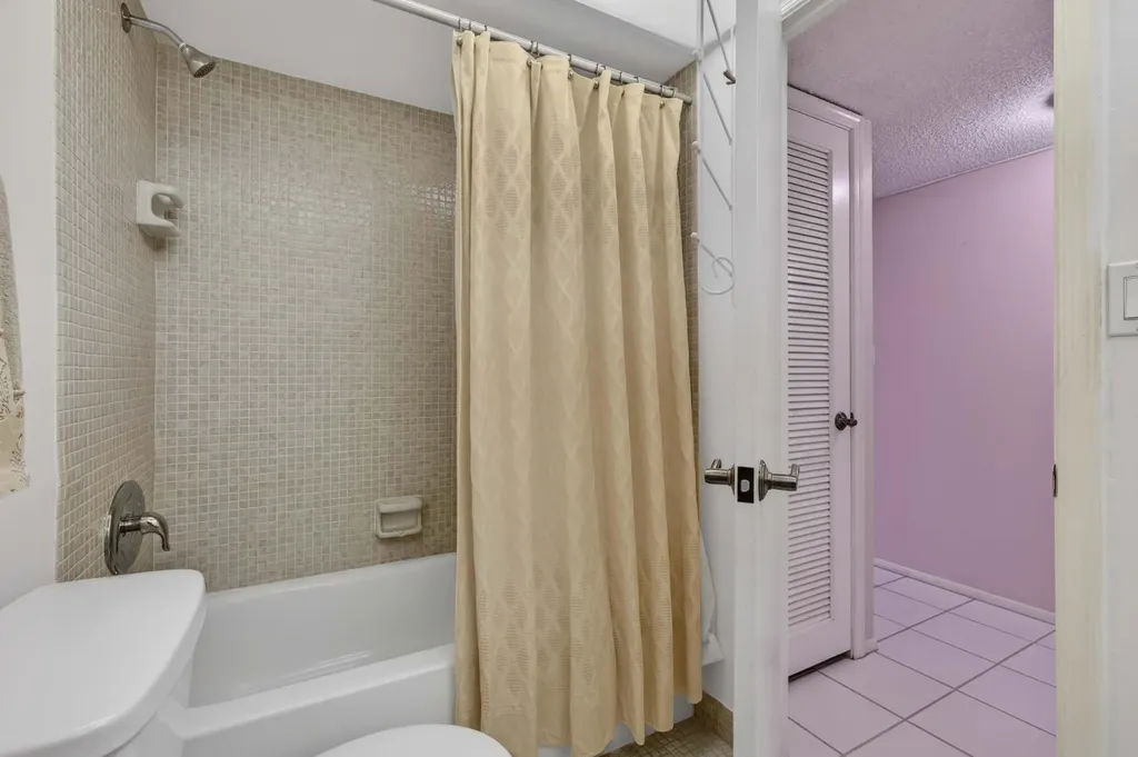 3 Greenway Village N Royal Palm Beach FL 33411