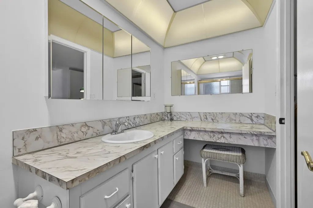 3 Greenway Village N Royal Palm Beach FL 33411