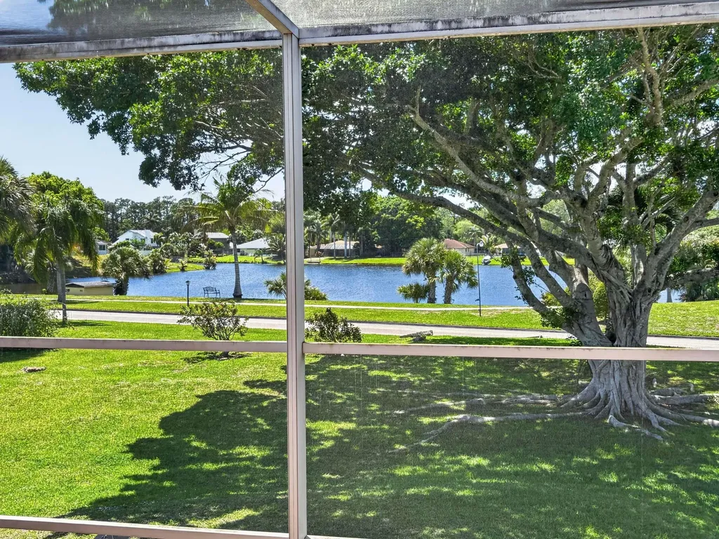 3 Greenway Village N Royal Palm Beach FL 33411
