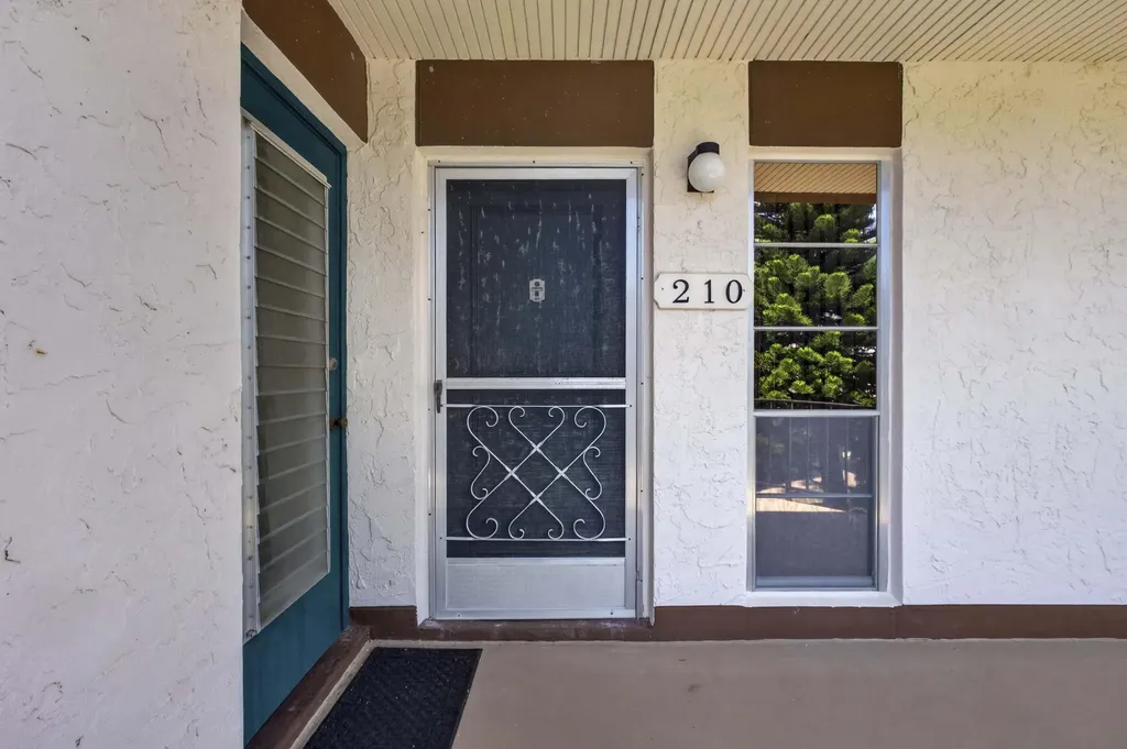 3 Greenway Village N Royal Palm Beach FL 33411