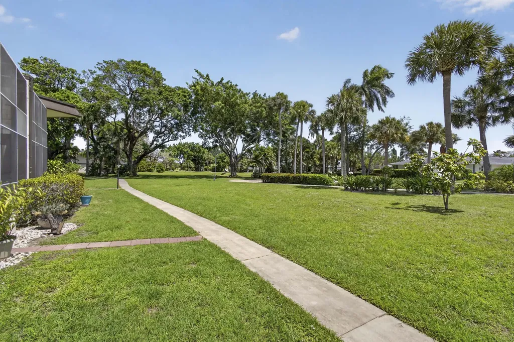 3 Greenway Village N Royal Palm Beach FL 33411