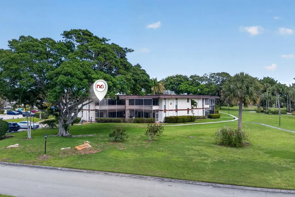 3 Greenway Village N Royal Palm Beach FL 33411