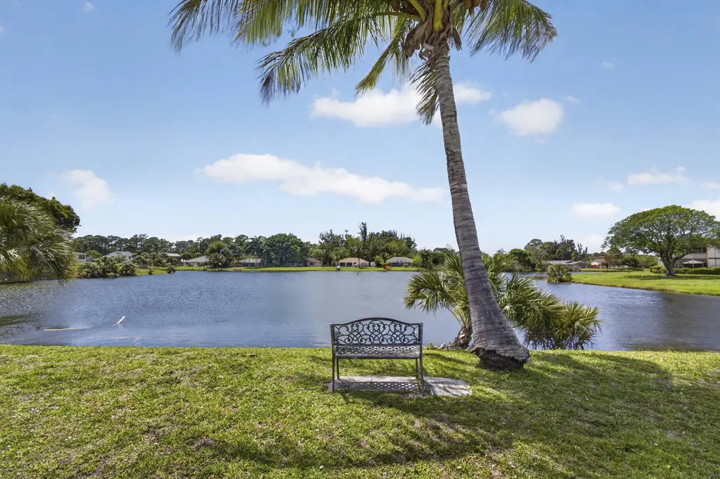 3 Greenway Village N Royal Palm Beach FL 33411