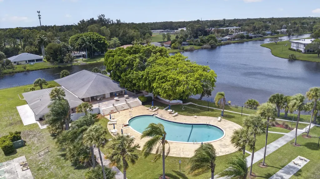 3 Greenway Village N Royal Palm Beach FL 33411
