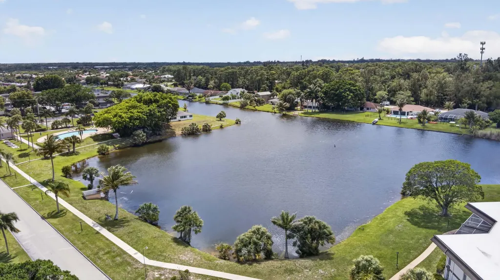 3 Greenway Village N Royal Palm Beach FL 33411