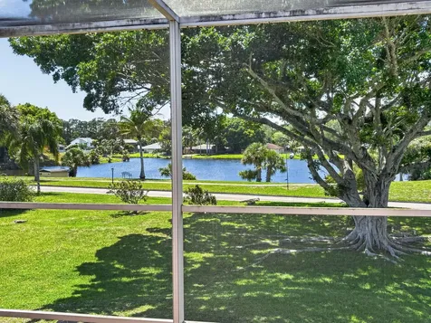 3 Greenway Village N Royal Palm Beach FL 33411