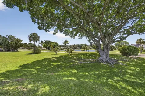 3 Greenway Village N Royal Palm Beach FL 33411