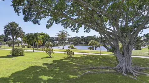 3 Greenway Village N Royal Palm Beach FL 33411