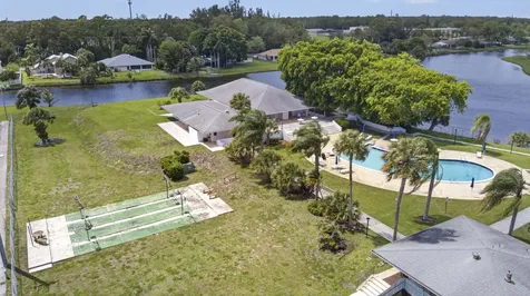 3 Greenway Village N Royal Palm Beach FL 33411
