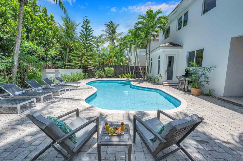3315 NE 17th Street Fort Lauderdale FL 33305