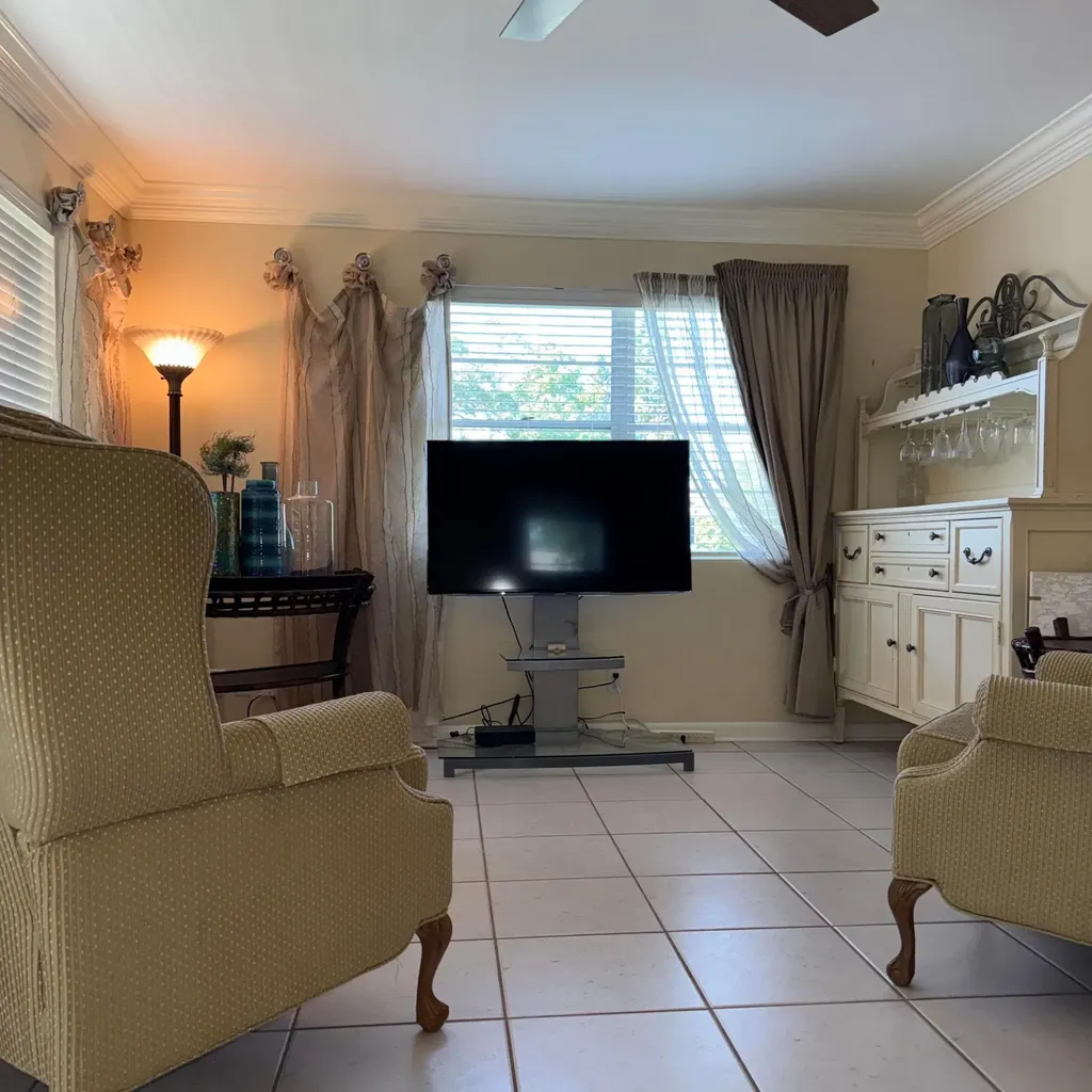 137 Farnham F Deerfield Beach FL 33442