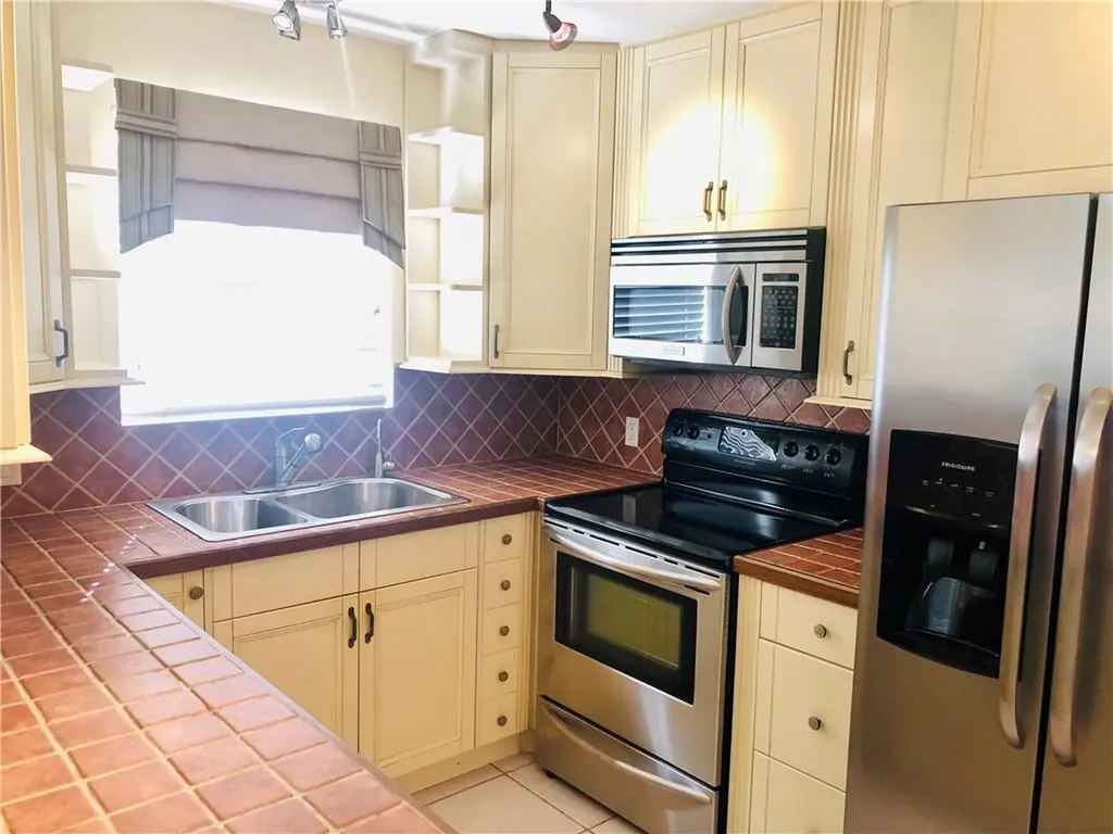 137 Farnham F Deerfield Beach FL 33442