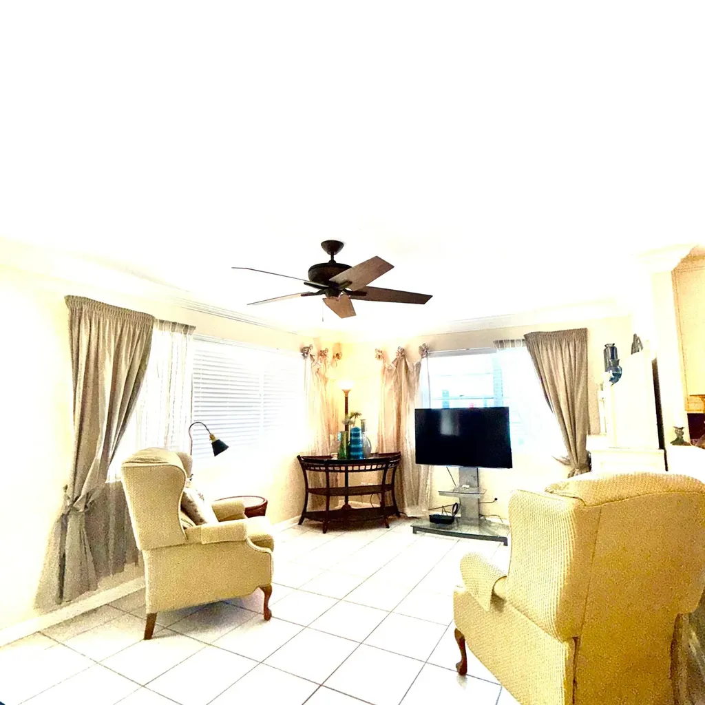 137 Farnham F Deerfield Beach FL 33442