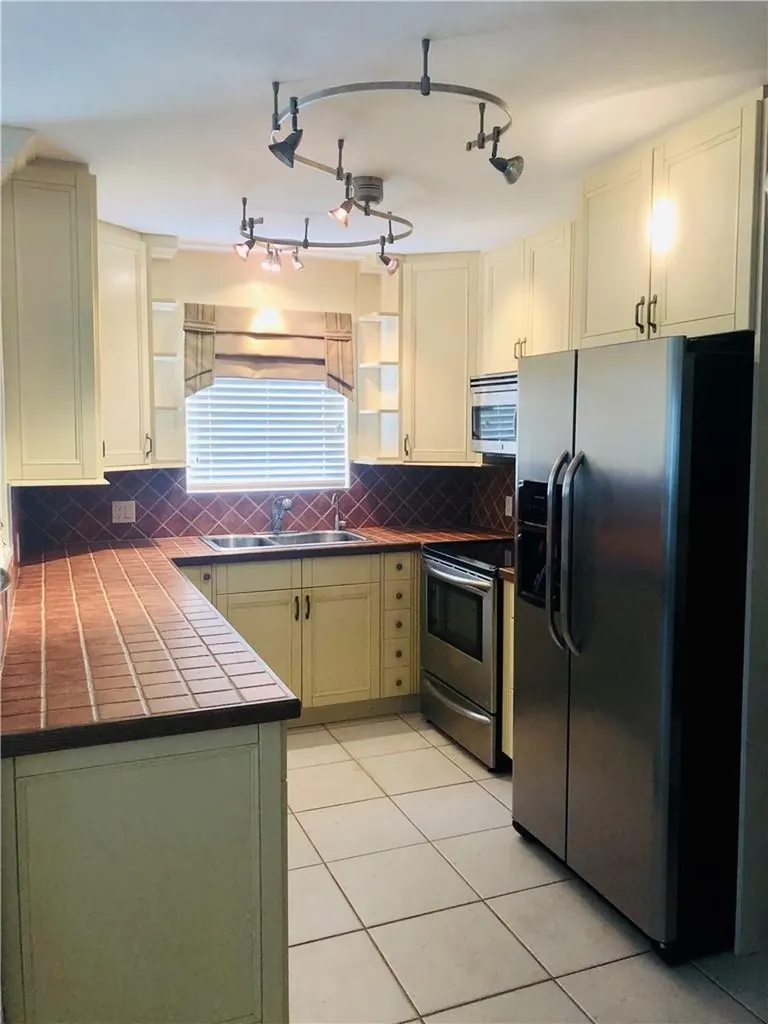 137 Farnham F Deerfield Beach FL 33442