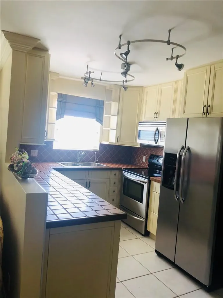 137 Farnham F Deerfield Beach FL 33442