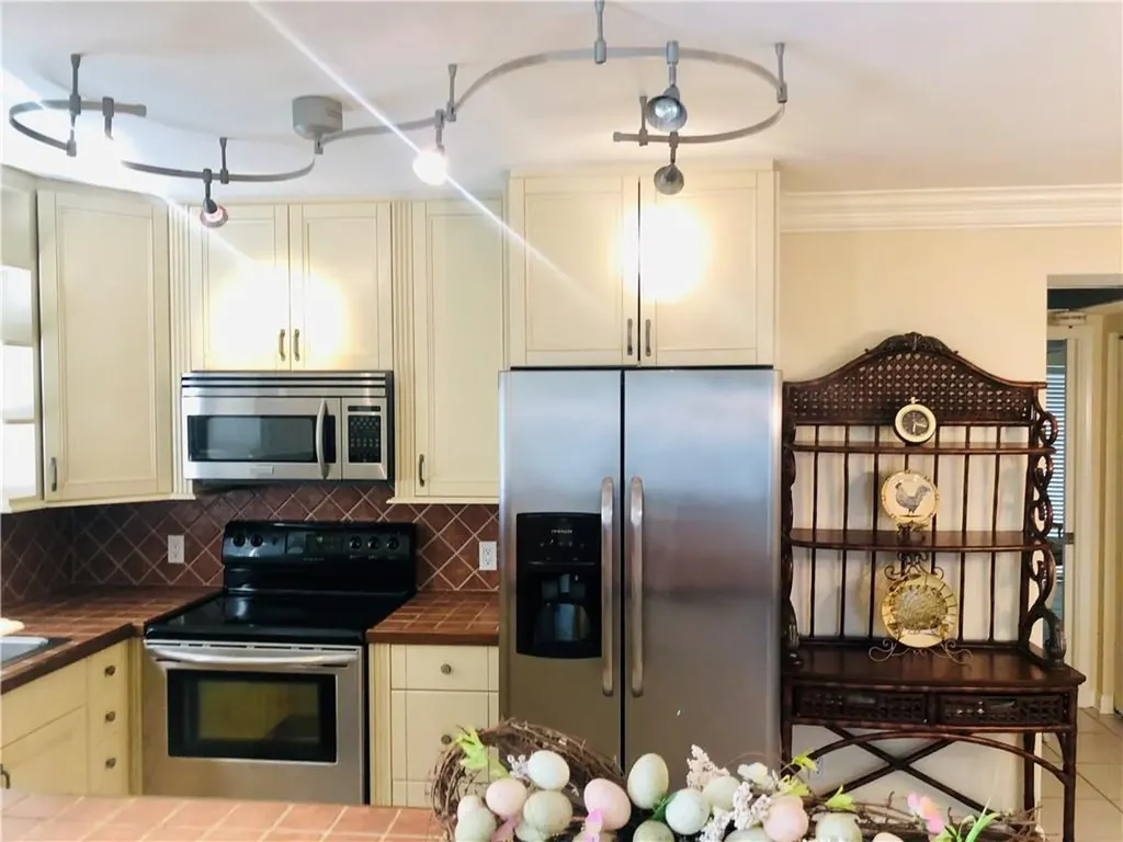 137 Farnham F Deerfield Beach FL 33442