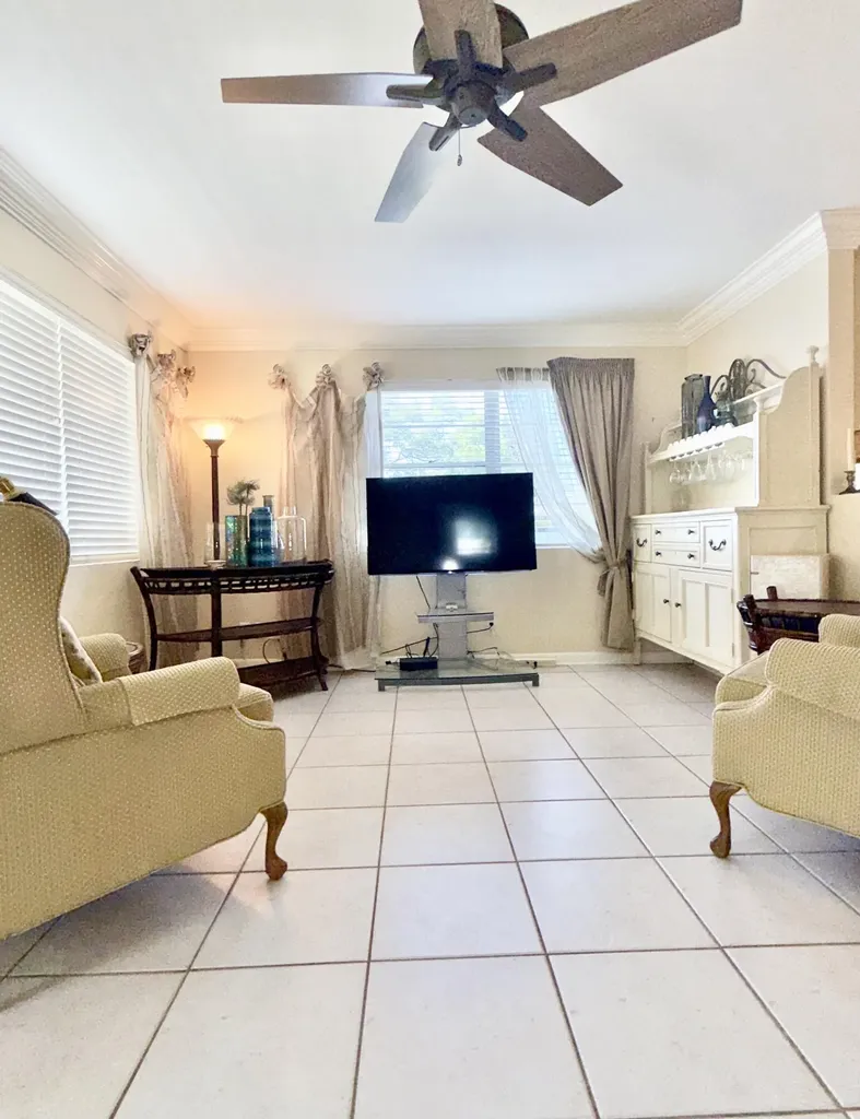 137 Farnham F Deerfield Beach FL 33442