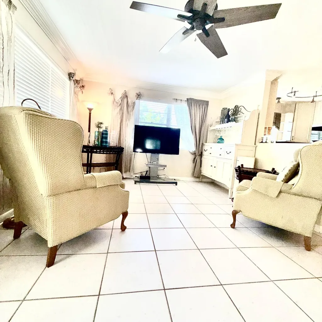 137 Farnham F Deerfield Beach FL 33442