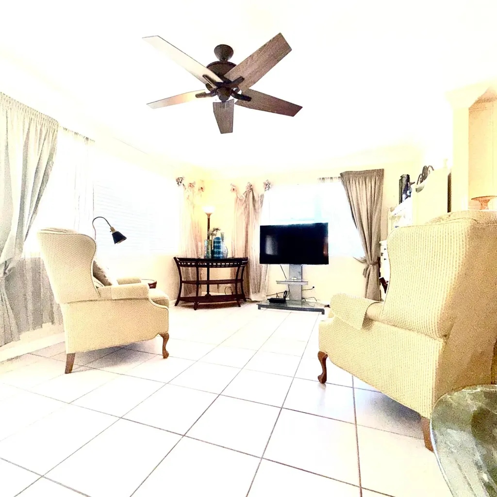 137 Farnham F Deerfield Beach FL 33442