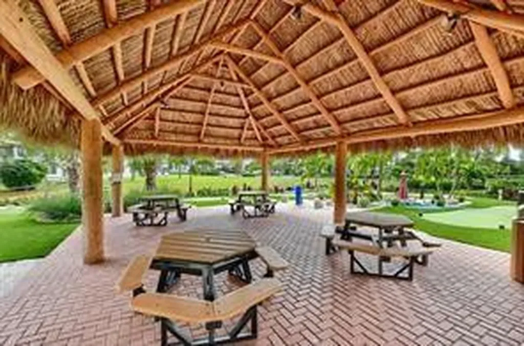 137 Farnham F Deerfield Beach FL 33442