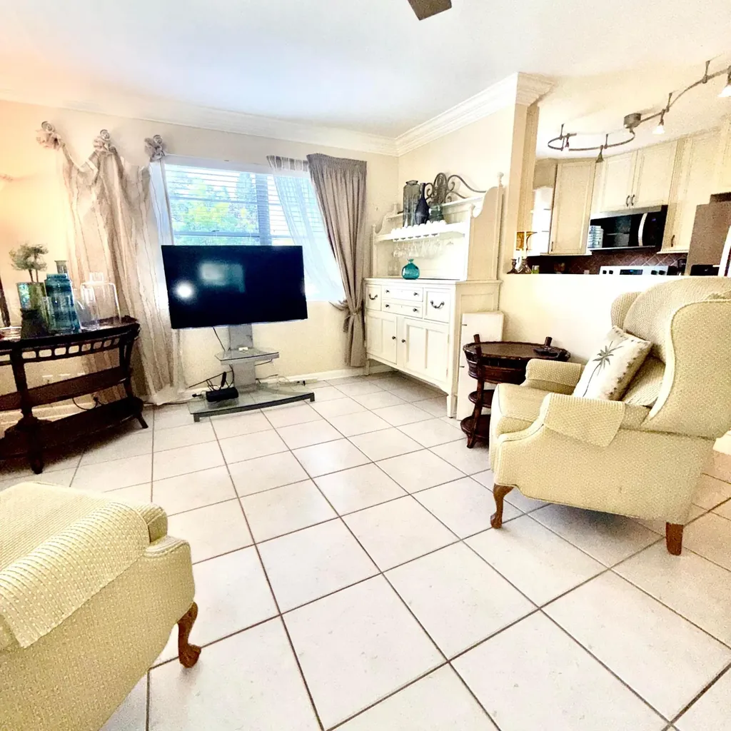 137 Farnham F Deerfield Beach FL 33442