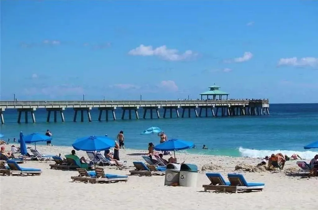 137 Farnham F Deerfield Beach FL 33442