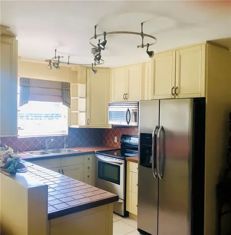137 Farnham F Deerfield Beach FL 33442