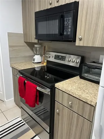 8657 SW 5th Street Pembroke Pines FL 33025