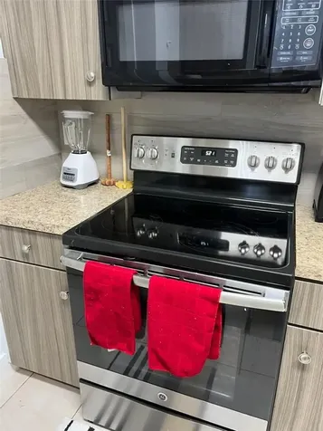 8657 SW 5th Street Pembroke Pines FL 33025