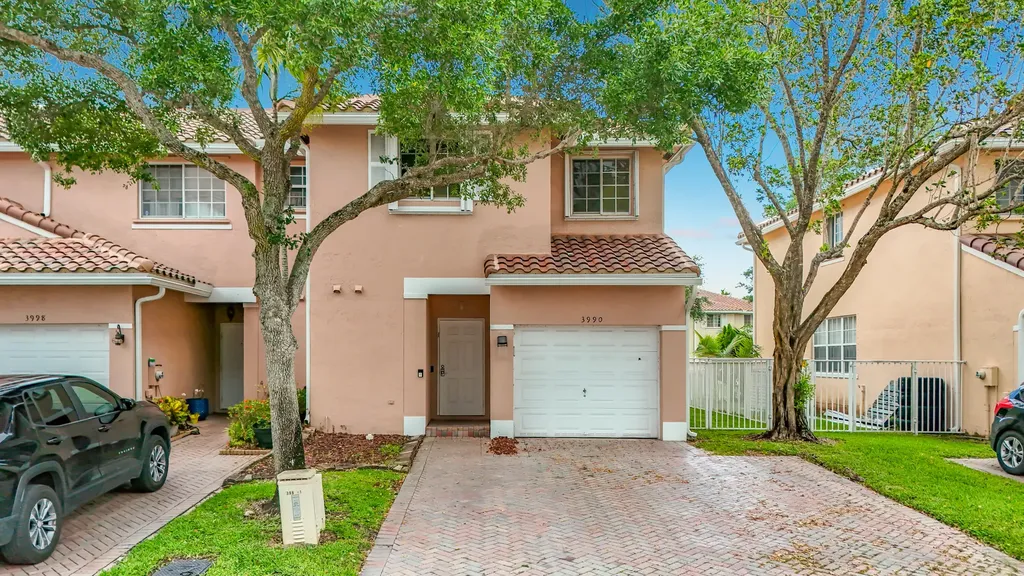 3990 NW 92nd Avenue Sunrise FL 33351
