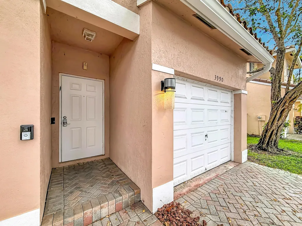 3990 NW 92nd Avenue Sunrise FL 33351