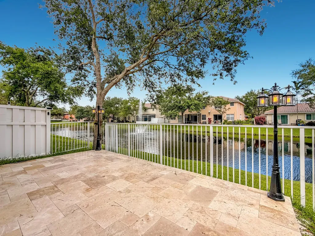 3990 NW 92nd Avenue Sunrise FL 33351