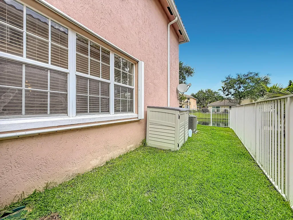 3990 NW 92nd Avenue Sunrise FL 33351