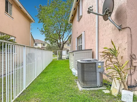 3990 NW 92nd Avenue Sunrise FL 33351