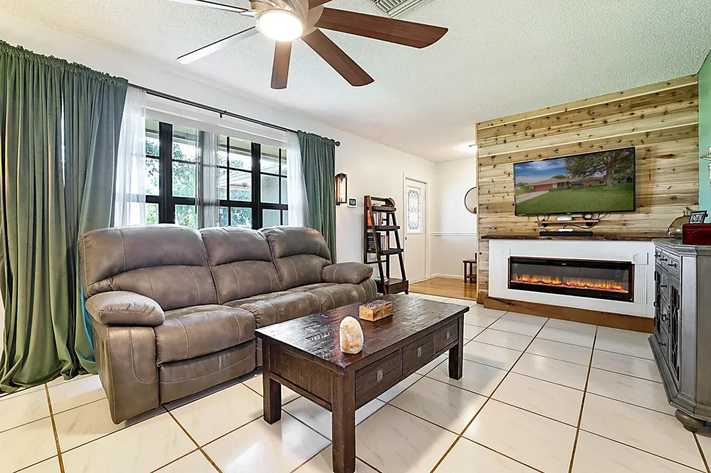 8272 Blue Cypress Drive Lake Worth FL 33467